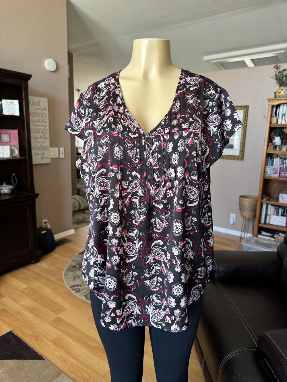 Liz Claiborne black floral print V-neck silky blouse-size XL